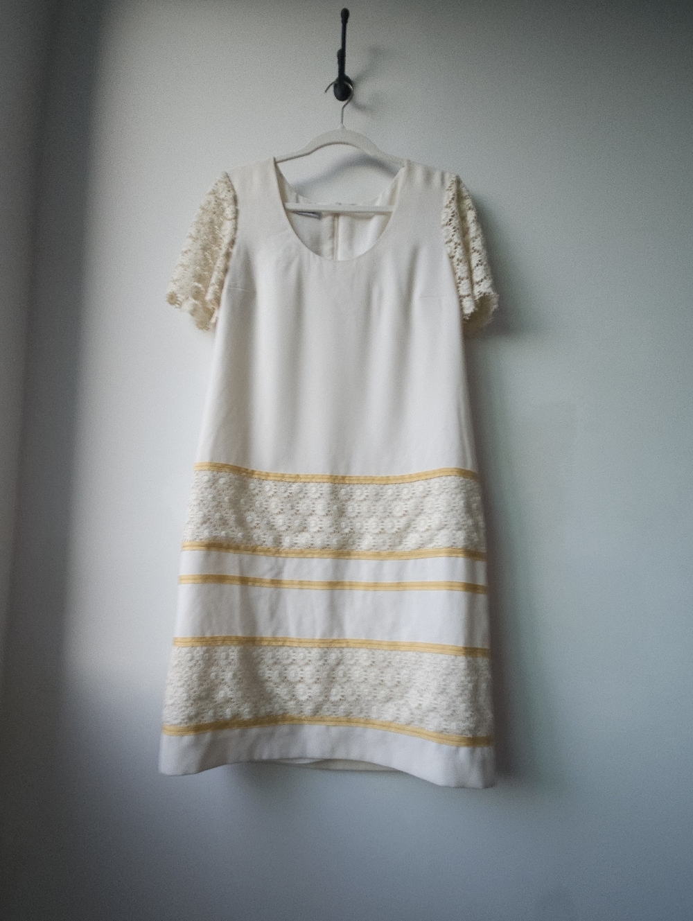 Moschino Cheap and Chic Embroidered Daisy Mustard And White Knee Length Dress